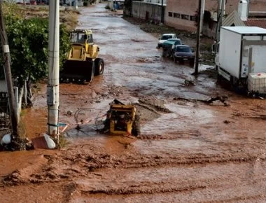 Πλημμύρες στη Μάνδρα: Ξεκίνησαν οι απολογίες